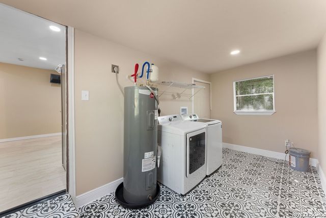 537 N San Gabriel, San Antonio, TX 78228