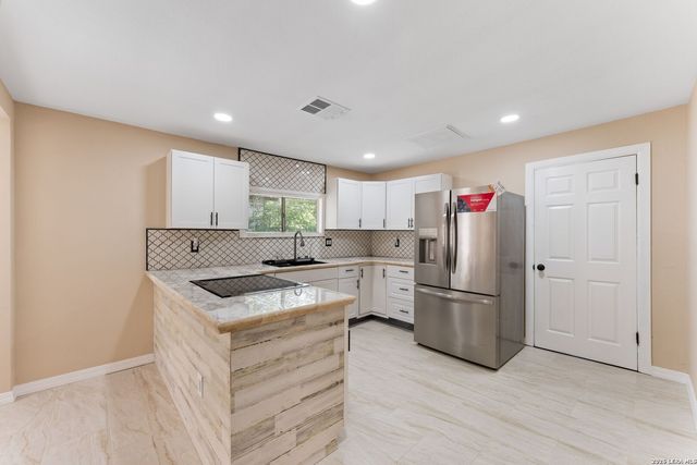 537 N San Gabriel, San Antonio, TX 78228