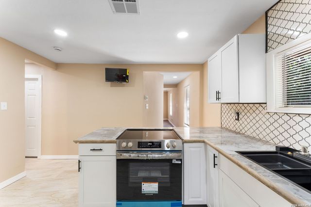 537 N San Gabriel, San Antonio, TX 78228