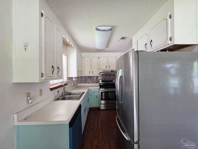 802 Christian Dr, Pensacola, FL 32506