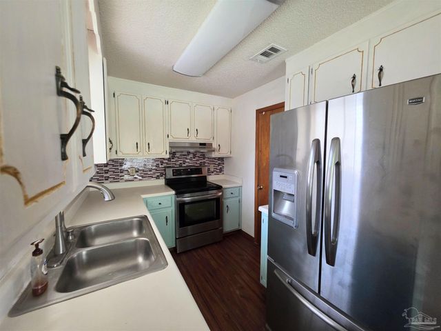 802 Christian Dr, Pensacola, FL 32506