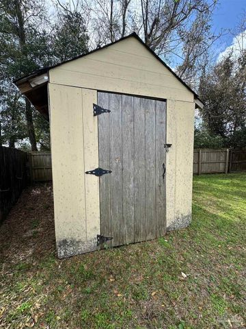 802 Christian Dr, Pensacola, FL 32506