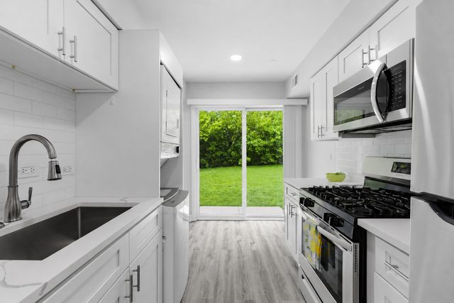 224 E Rimini Court 1B, Palatine, IL 60067