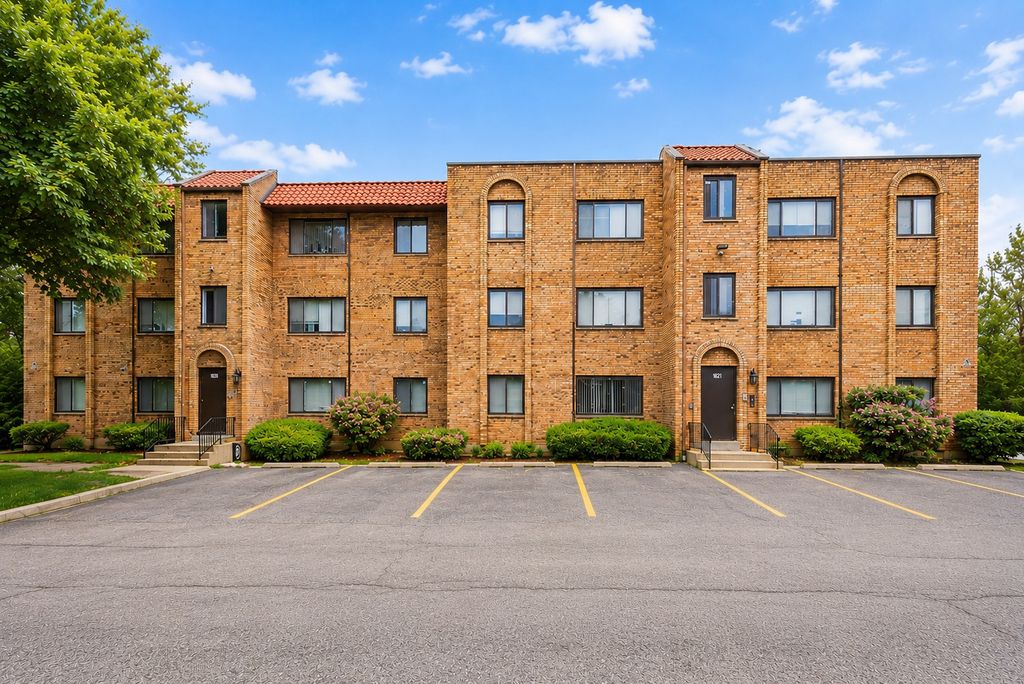 224 E Rimini Court 1B, Palatine, IL 60067