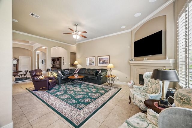 14 Tallgrass Way, Spring, TX 77389