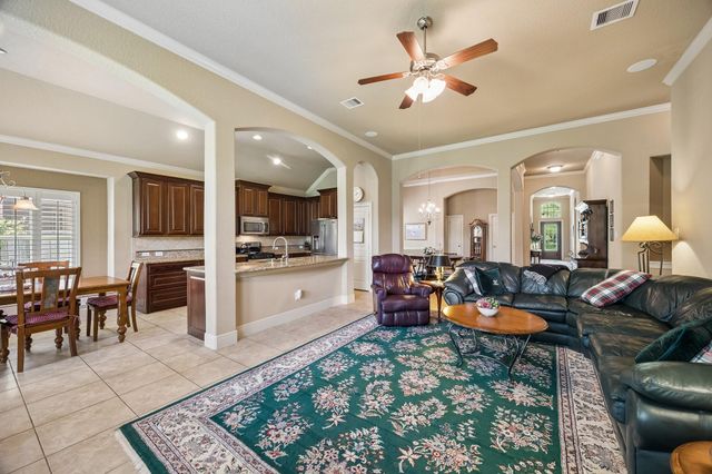 14 Tallgrass Way, Spring, TX 77389