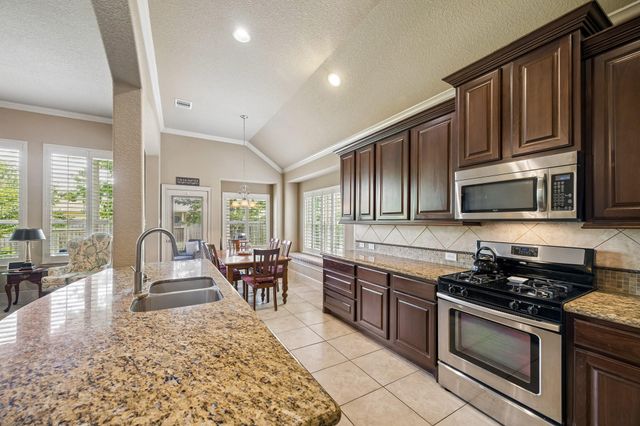 14 Tallgrass Way, Spring, TX 77389