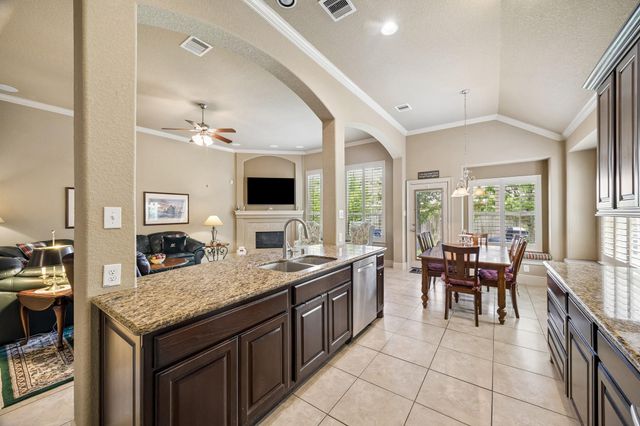 14 Tallgrass Way, Spring, TX 77389
