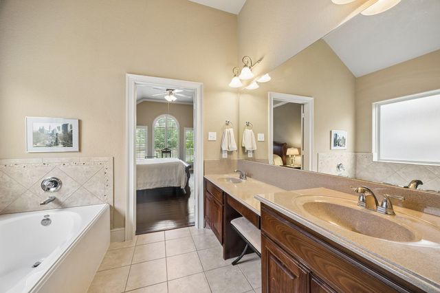 14 Tallgrass Way, Spring, TX 77389