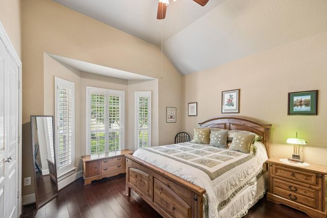 14 Tallgrass Way, Spring, TX 77389
