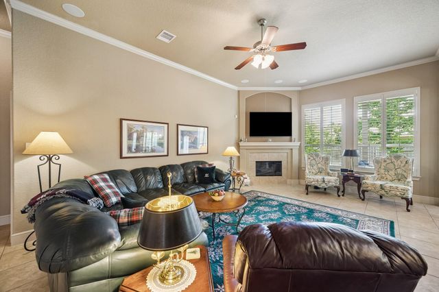 14 Tallgrass Way, Spring, TX 77389