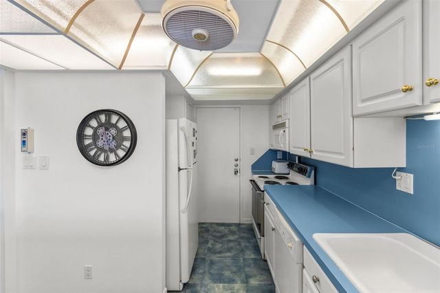 7400 SUN ISLAND DRIVE S 412, South Pasadena, FL 33707