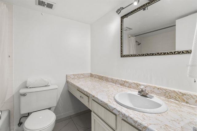 7400 SUN ISLAND DRIVE S 412, South Pasadena, FL 33707