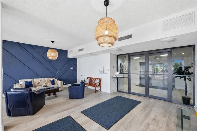 7400 SUN ISLAND DRIVE S 412, South Pasadena, FL 33707