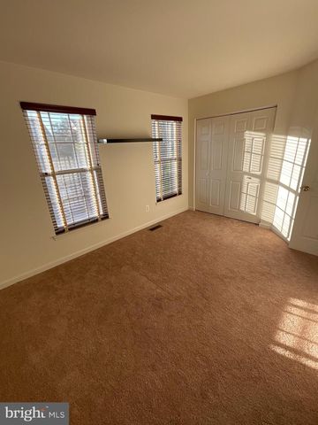 42793 PILGRIM SQ, Chantilly, VA 20152