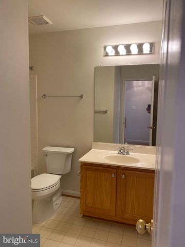 42793 PILGRIM SQ, Chantilly, VA 20152