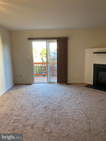 42793 PILGRIM SQ, Chantilly, VA 20152
