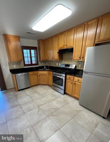 42793 PILGRIM SQ, Chantilly, VA 20152