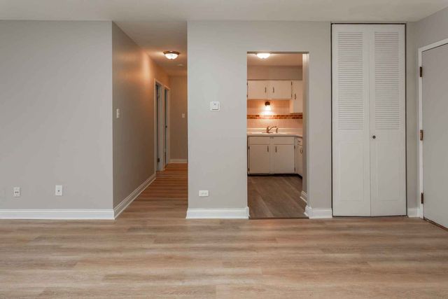 9725 S Karlov Avenue 402, Oak Lawn, IL 60453