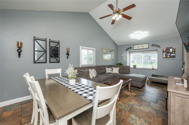 6110 SW 12th Street, Des Moines, IA 50315