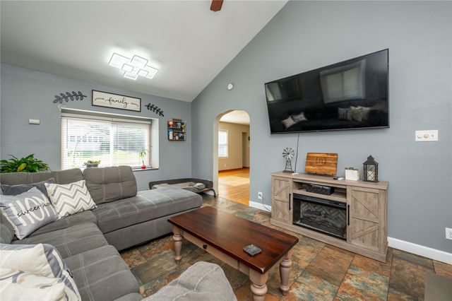 6110 SW 12th Street, Des Moines, IA 50315