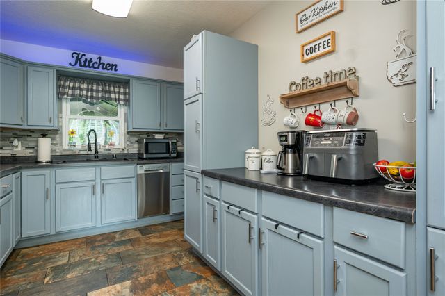 6110 SW 12th Street, Des Moines, IA 50315