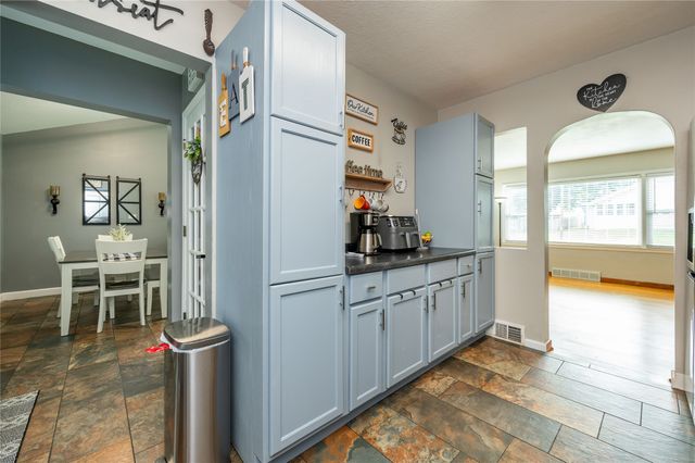 6110 SW 12th Street, Des Moines, IA 50315