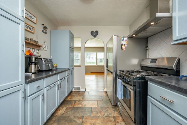6110 SW 12th Street, Des Moines, IA 50315