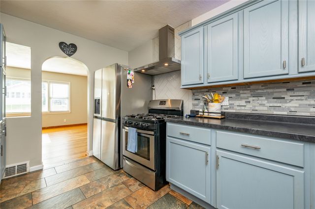 6110 SW 12th Street, Des Moines, IA 50315