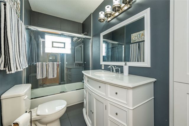 6110 SW 12th Street, Des Moines, IA 50315