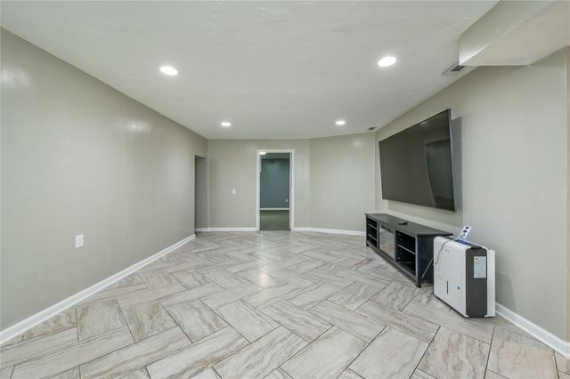 6110 SW 12th Street, Des Moines, IA 50315