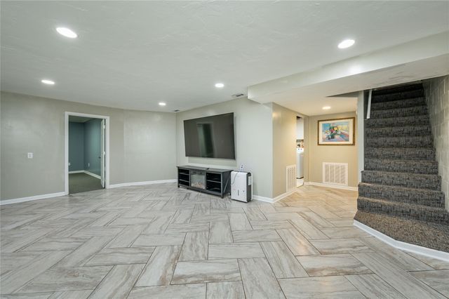 6110 SW 12th Street, Des Moines, IA 50315