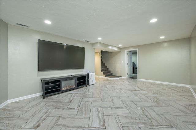 6110 SW 12th Street, Des Moines, IA 50315