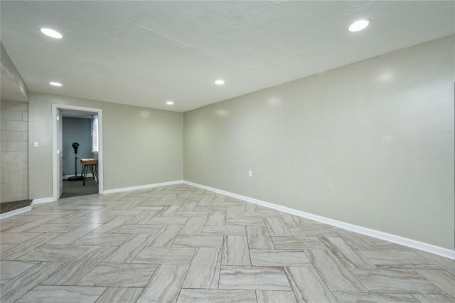 6110 SW 12th Street, Des Moines, IA 50315