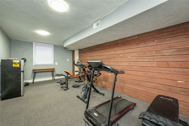 6110 SW 12th Street, Des Moines, IA 50315