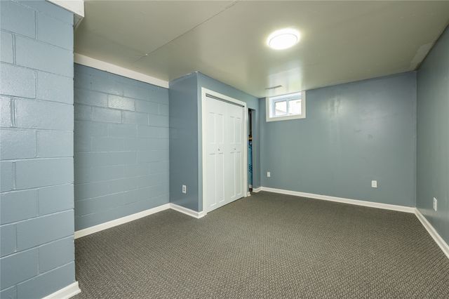 6110 SW 12th Street, Des Moines, IA 50315
