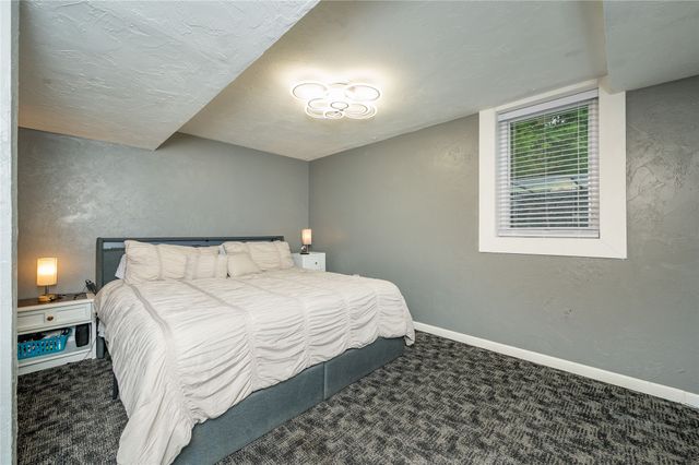 6110 SW 12th Street, Des Moines, IA 50315
