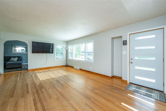 6110 SW 12th Street, Des Moines, IA 50315
