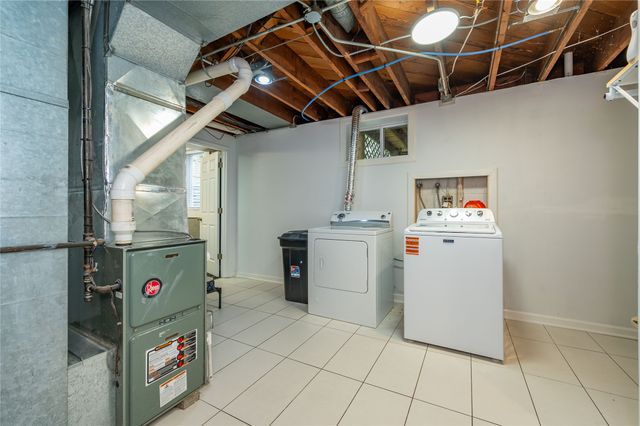 6110 SW 12th Street, Des Moines, IA 50315