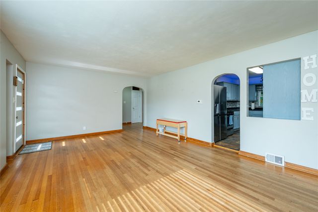 6110 SW 12th Street, Des Moines, IA 50315