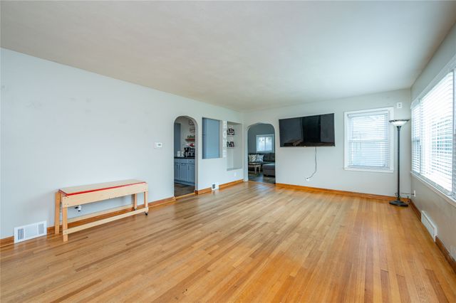 6110 SW 12th Street, Des Moines, IA 50315