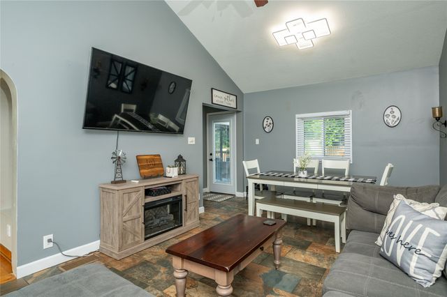 6110 SW 12th Street, Des Moines, IA 50315