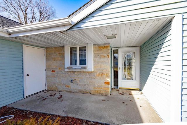 410 Lawn Street, Cambridge, WI 53523