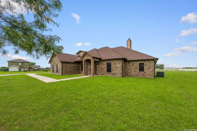 16371 Borregas Rd, Elmendorf, TX 78112