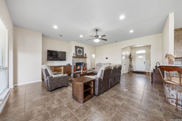 16371 Borregas Rd, Elmendorf, TX 78112