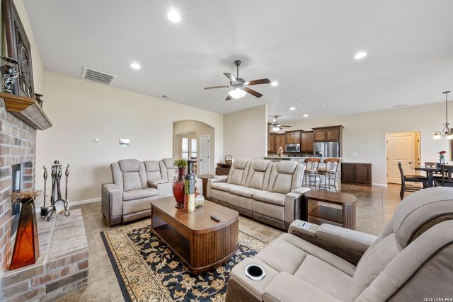 16371 Borregas Rd, Elmendorf, TX 78112