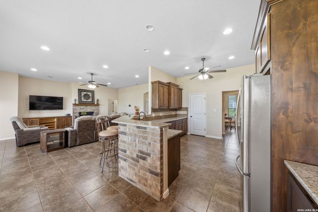 16371 Borregas Rd, Elmendorf, TX 78112