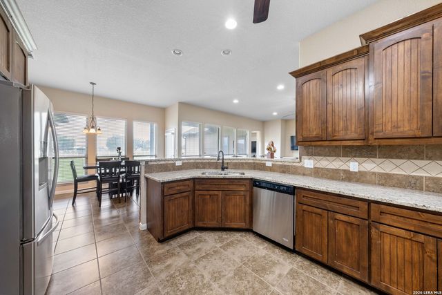 16371 Borregas Rd, Elmendorf, TX 78112