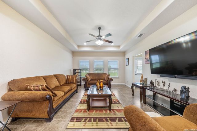 16371 Borregas Rd, Elmendorf, TX 78112