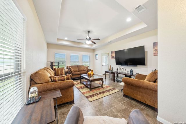 16371 Borregas Rd, Elmendorf, TX 78112